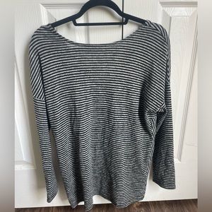 Twist back top